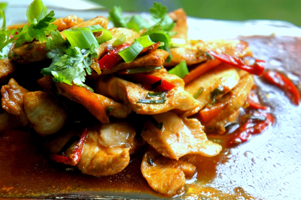 Chicken stir fry with lemongrass, kaffir lime leave, corriander and chili (FODMAP&nbsp;Friendly)