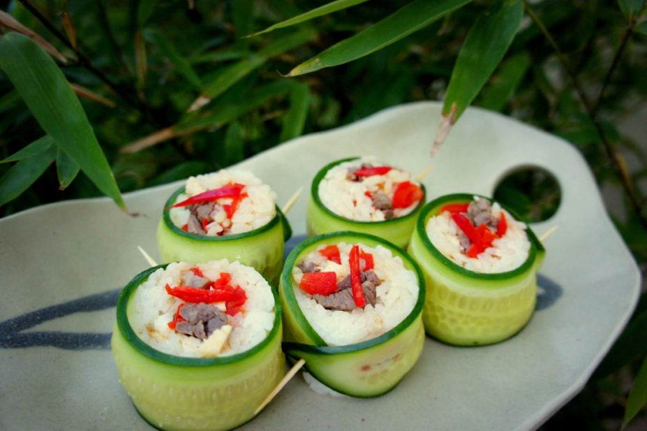 Cucumber rolls with lamb, capsicum and eggs (FODMAP&nbsp;friendly)
