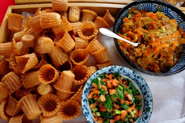 Pie tees with jicama, carrot, pork and dried shrimps