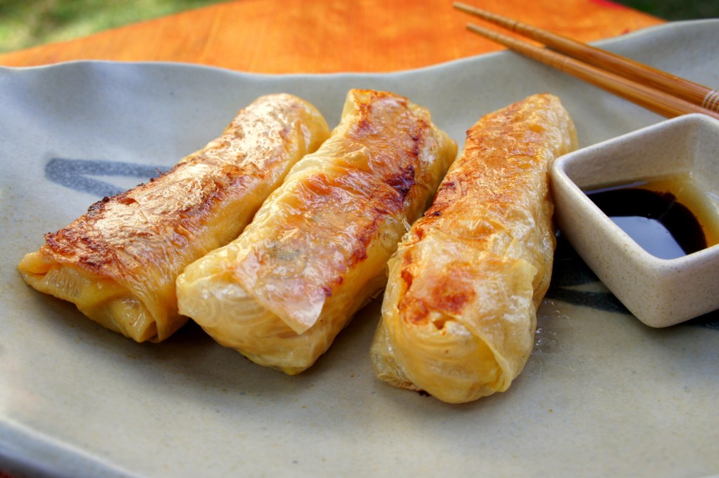 Tofu skin rolls with chicken, bamboo shoots and Chinese mushrooms&nbsp;(鮮竹卷)