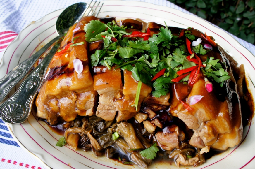Steamed pork belly with preserved mustard greens&nbsp;梅菜扣肉