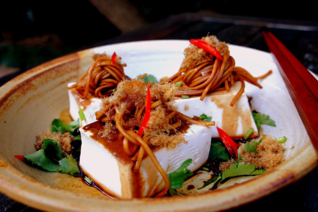 Steamed tofu with pork floss (肉松), noodles, soy sauce and&nbsp;vinegar