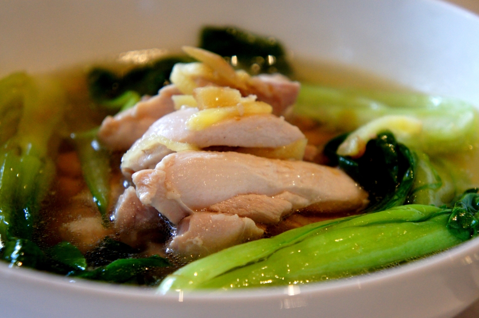 Chicken broth with ginger and bok choy (FODMAP&nbsp;friendly)