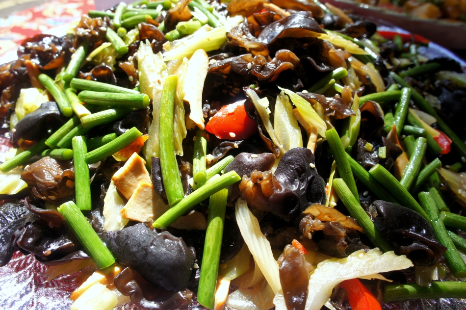 Cloud ear fungus, tofu and garlic chive&nbsp;salad