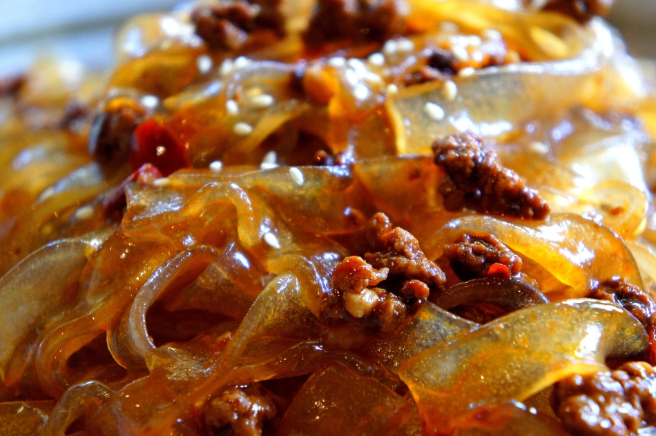 Green bean noodles (粉皮) with sichuan spicied&nbsp;pork