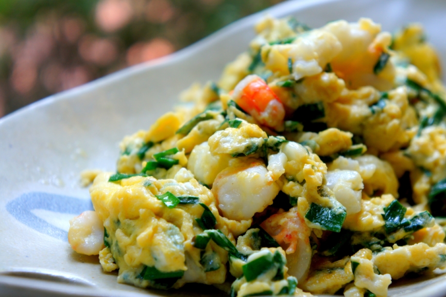 Stir-fried prawns with eggs and garlic chive&nbsp;(虾仁炒蛋)