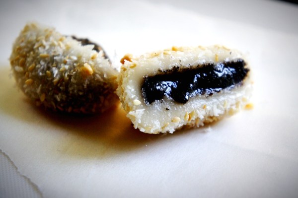 Sweet glutinous rice balls with walnut, sesame, peanut and coconut.