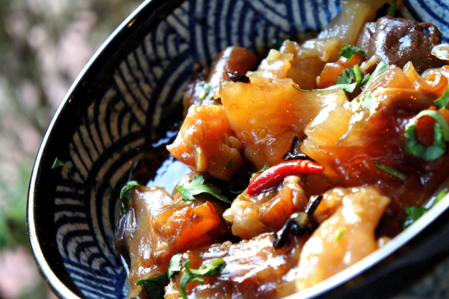 Braised beef tendon with soy sauce, oyster sauce, vinegar, wine and Asian spices (FODMAP&nbsp;friendly)
