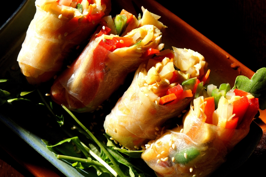 Rice paper rolls with tofu, bamboo shoot and bean sprout (FODMAP&nbsp;friendly)