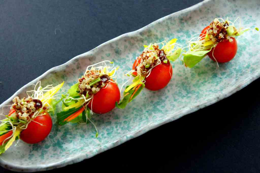 Cherry tomato ‘sandwich’ with quinoa and alfalfa (FODMAP&nbsp;friendly)