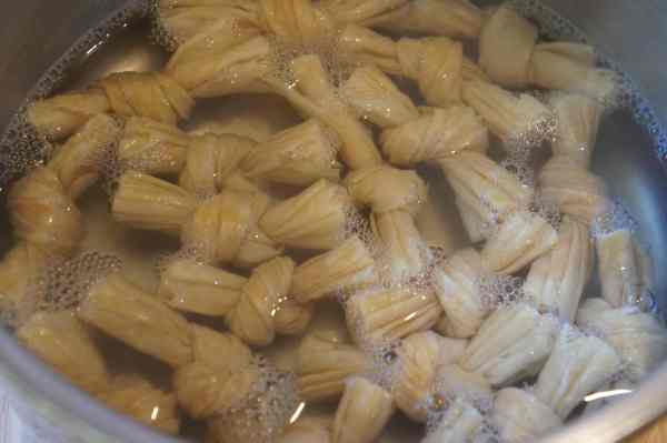 Tofu knots, rehydrated