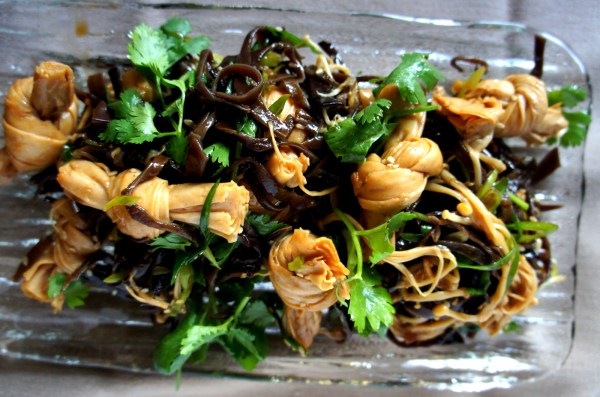 Tofu knots, enoki mushrooms and wood ear fungus 'liang ban' salad 冷拌
