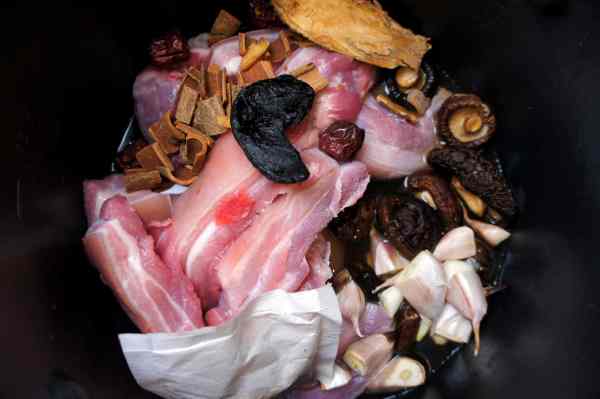 Ingredients for South sea bone and meat soup 肉骨茶 Bak kut teh
