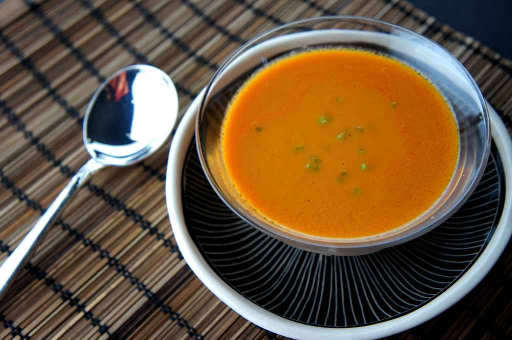Creamy and spicy tomato and capsicum soup with and coconut milk (FODMAP&nbsp;friendly)