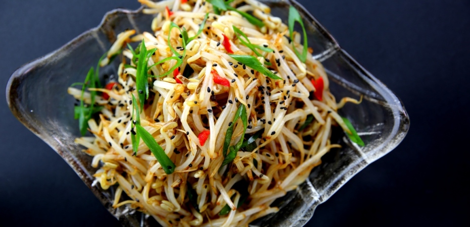 Simple bean sprout salad with soy sauce, sesame oil and sesame seeds (low FODMAP, gluten free, vegan)