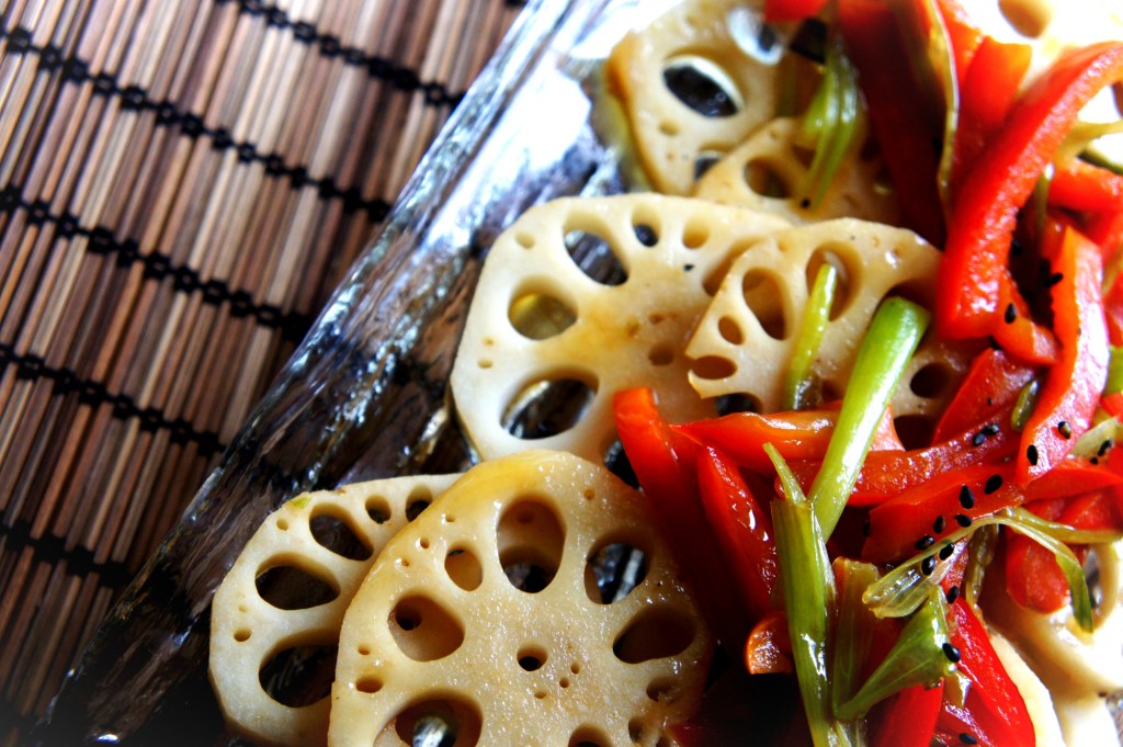 Stir-fred sweet and sour lotus root  with capsicum and green shallot&nbsp;炒酸甜莲藕