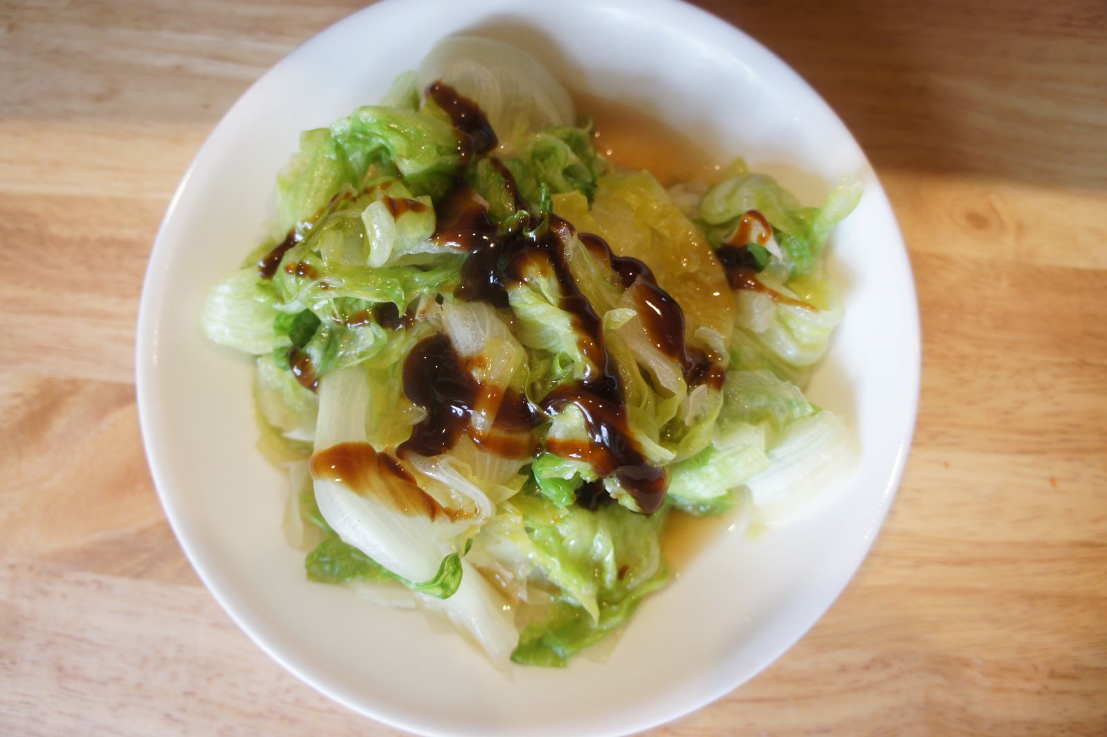Lightly blanched Iceberg lettuce with oyster sauce, Southern Chinese recipe