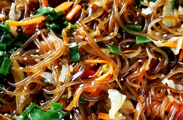Sweet potato noodles with Chinese mushrooms, capsicum, cabbage, onion, and green shallot