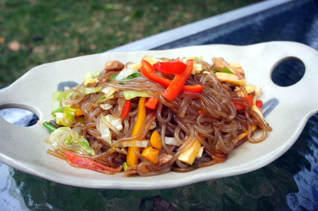 Sweet potato noodles with chinese mushrooms, cabbage, carrot and&nbsp;capsicum