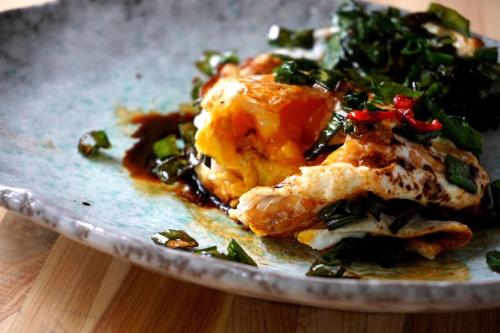 Fried eggs, with green shallot and dark soy sauce (FODMAP&nbsp;friendly)