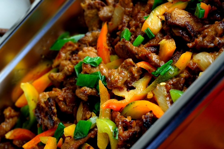 Grilled pork with tomato sauce, soy sauce, lemon juice, port wine, cumin and&nbsp;turmeric