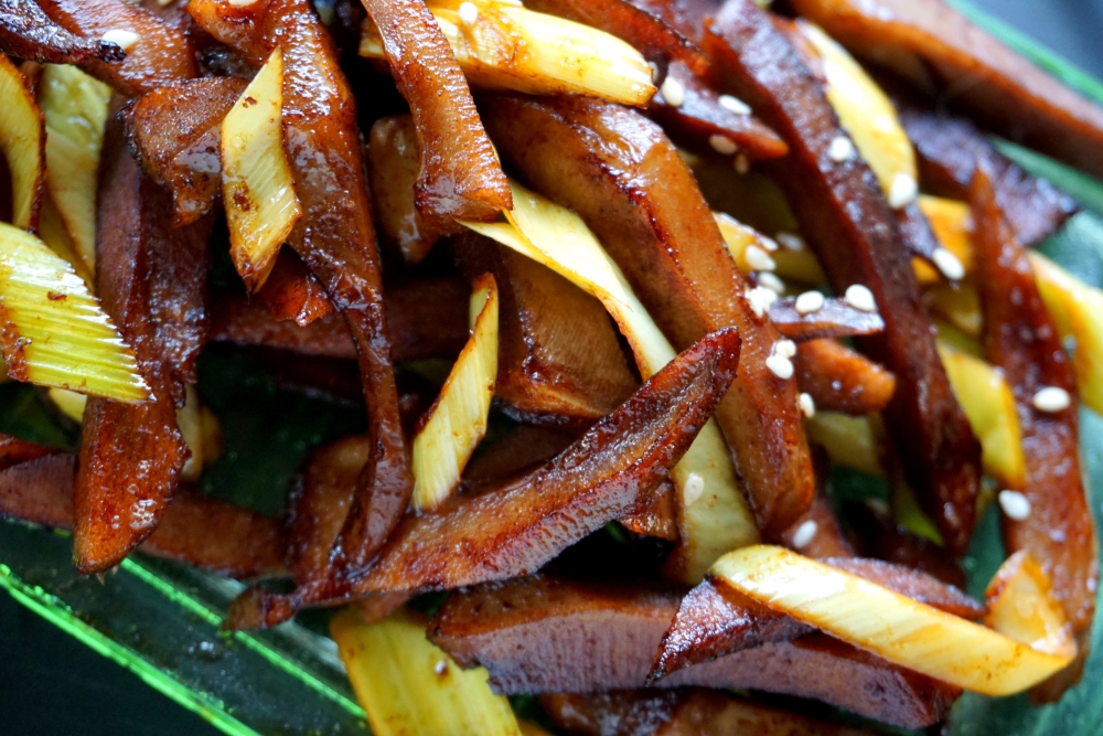 Pork tongue with leek and dark soy&nbsp;sauce