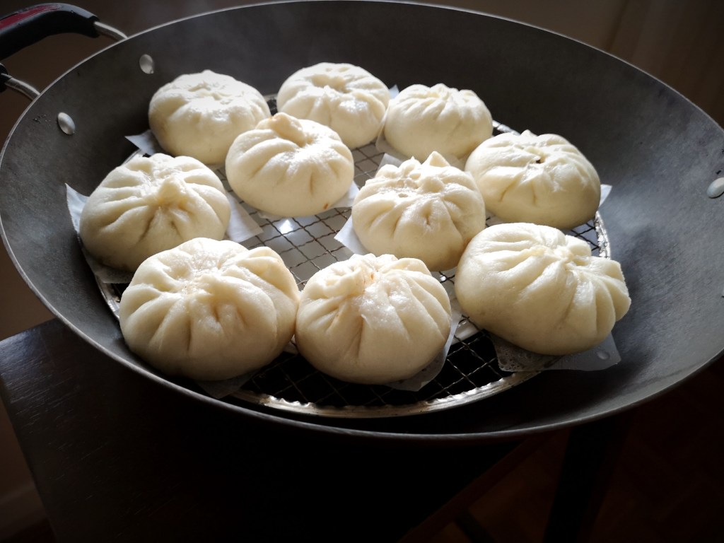 Steamed pork belly and leek&nbsp;buns
