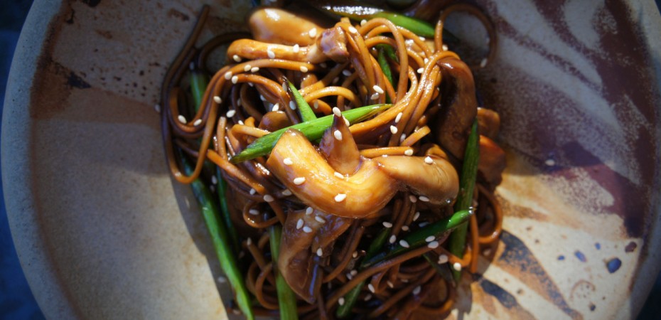 Soba noodles with pearl mushrooms